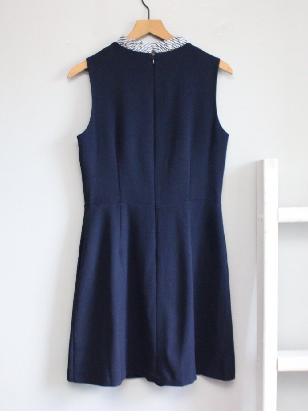 Eliza J Ruffle Striped Trim Sleeveless Crepe Navy Blue Above The Knee Dress sz 8 - Picture 3 of 7